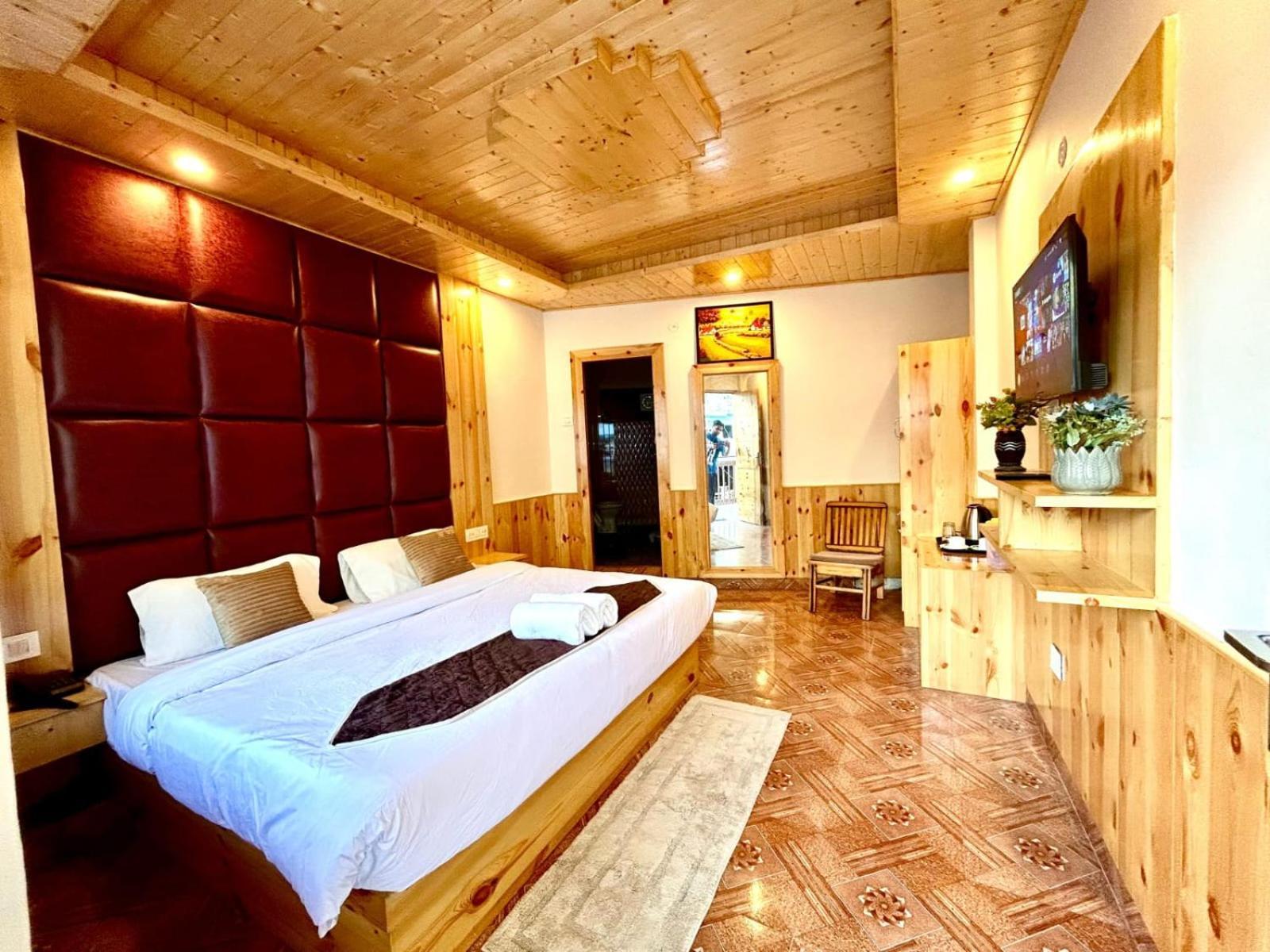 Hotel Jannat Manāli Zewnętrze zdjęcie